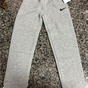 NWT Nike Kids Gray Sweatpant Size 7